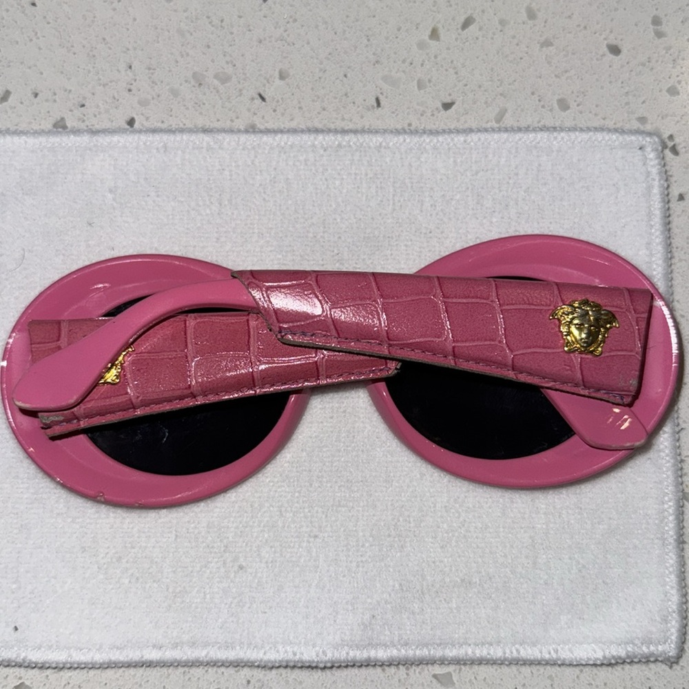 Gianni Versace Vintage Pink Medusa Authentic Unisex - Picture 3 of 8